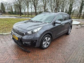 krockskadad bil auto Kia Niro 1.6 GDi Hybrid Bussines line 2018/1