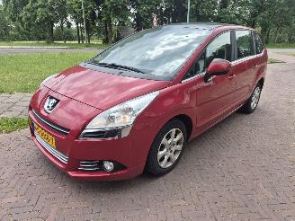 Voiture accidenté Peugeot 5008 1.6 HDIF ST 5P 2010/10