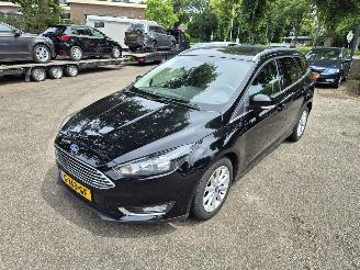 Damaged car Ford Focus 1.0 Titanium 2017/2