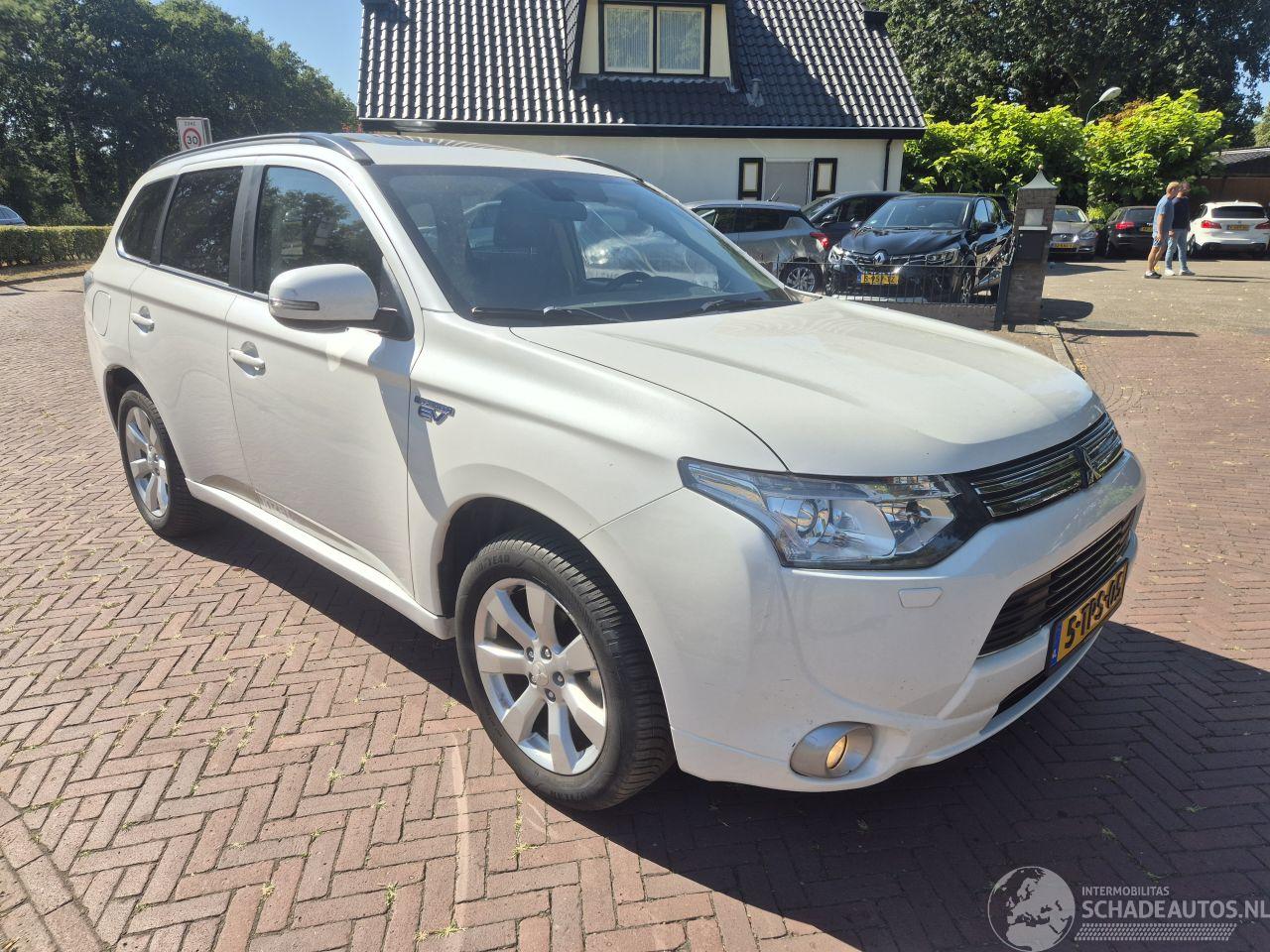 Mitsubishi Outlander 2.0 PHEV INSTYLE+