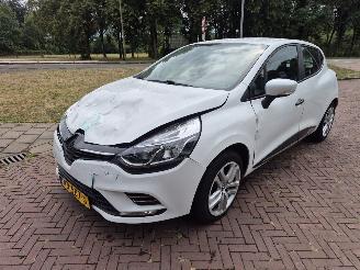 uszkodzony samochody osobowe Renault Clio 0.9 TCE ZEN 2017/10