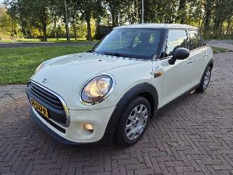 uszkodzony samochody osobowe Mini One 1.2 BUSINNES 2015/3