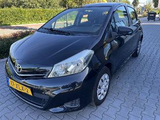uszkodzony samochody osobowe Toyota Yaris 1.0 VVT-i Aspiration  Clima Navi Camera 2012/8