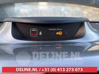 Toyota iQ iQ, Hatchback 3-drs, 2009 / 2015 1.0 12V VVT-i picture 10