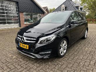 Schadeauto Mercedes B-klasse B180 Amibition Automaat 2016/1