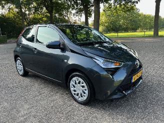 Damaged car Toyota Aygo X-Play ** GEEN SCHADE** 2021/4