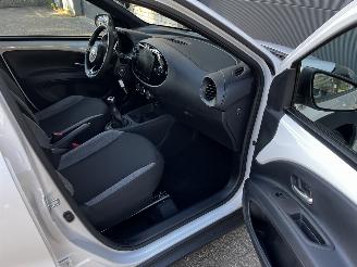 Toyota Aygo X 1.0 VVt-i CRUISE/ CAMERA / STOELVER / AIRCO picture 10