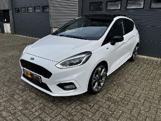 Damaged car Ford Fiesta 1.0 ST-LINE PANODAK / CRUISE / NAVI / 125PK 2019/2