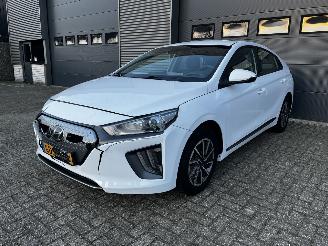 Unfallwagen Hyundai Ioniq COMFORT EV 38kwH CAMERA / NAVI / CRUISE / PDC 2021/3