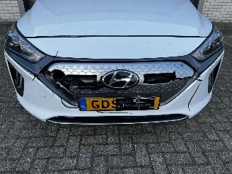 Hyundai Ioniq COMFORT EV 38kwH CAMERA / NAVI / CRUISE / PDC picture 4
