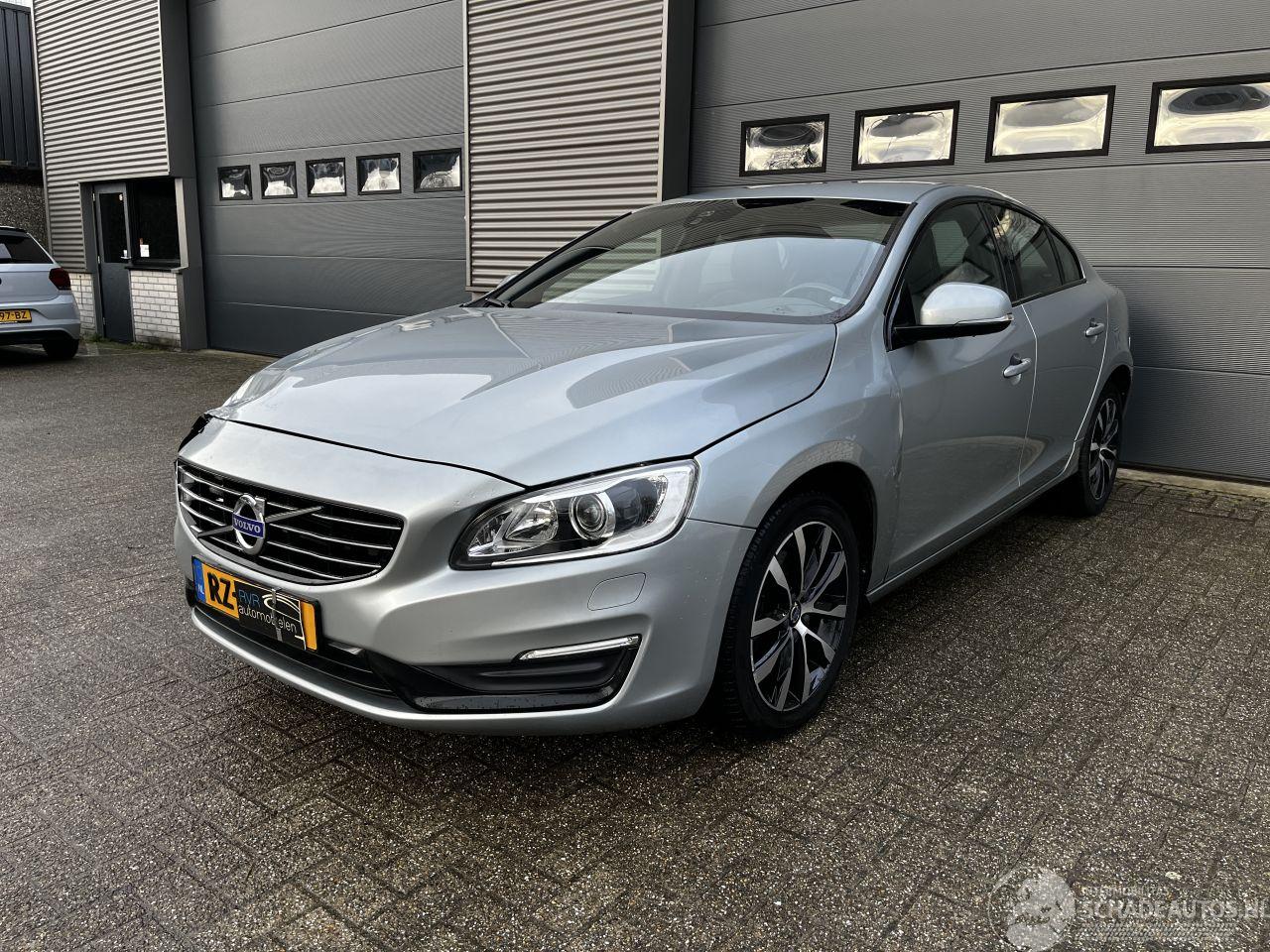 Volvo S-60 1.5 T3 AUTOMAAT / NAVI / CRUISE / LEER / PDC