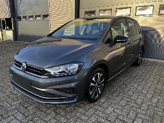 Damaged car Volkswagen Golf Sportsvan 1.0 TSI AUTOMAAT / NAVI / CRUISE / CLIMA / CAMERA 2019/8