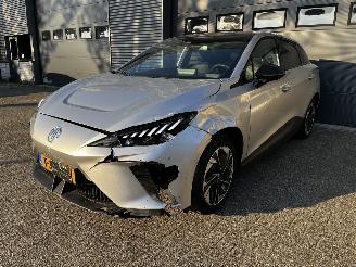 uszkodzony samochody osobowe MG MG4 ELECTRIC LUXURY 64Kwh 2023/6