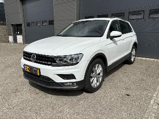 Damaged car Volkswagen Tiguan 2.0 TSI 4X4 AUTOMAAT / NAVI / CRUISE / CAMERA 2019/10