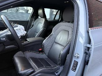 Volvo V-60 2.0 T6 Plug-in Hybrid AWD Plus Bright picture 14