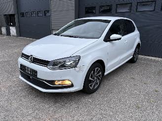 damaged passenger cars Volkswagen Polo 1.0i SOUND / CLIMA / NAVI / PDC 2017/7