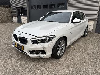 Unfallwagen BMW 1-serie 118i SPORT / AUTOMAAT / LEER / NAVI / CRUISE / PDC 2017/10
