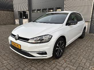Schadeauto Volkswagen Golf 1.6 TDI NAVI / CRUISE / PDC / CLIMA 2019/9