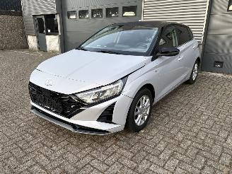krockskadad bil auto Hyundai I-20 1.0T-GDI CAMERA / NAVI / CRUISE / 120PK 2024/3