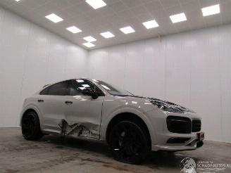 krockskadad bil auto Porsche Cayenne Coupe 4.0 GTS Techart 2020/9
