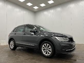 Vaurioauto  passenger cars Volkswagen Tiguan 1.5 TSI DSG Navi Clima 2023/10