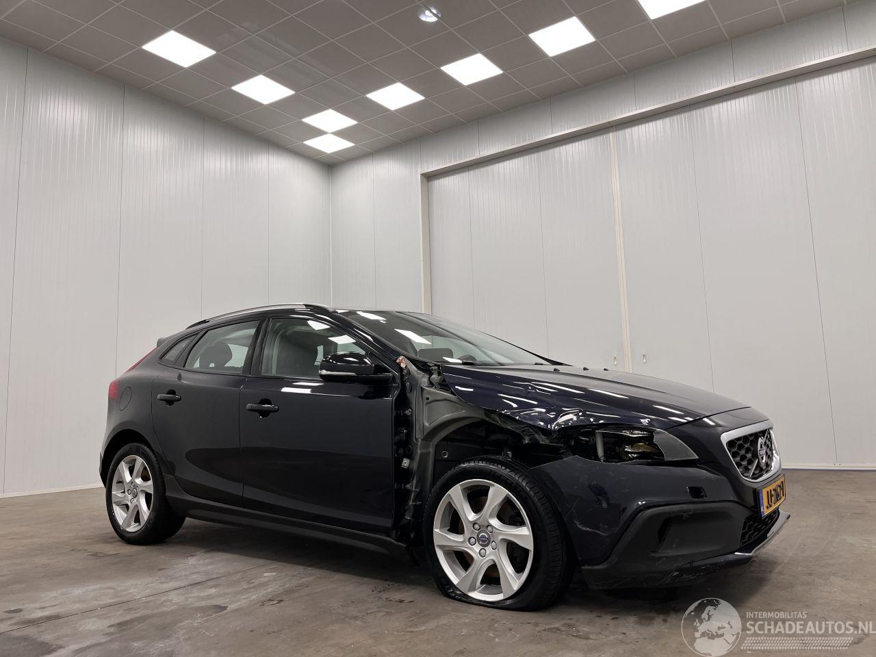 Volvo V-40 Cross Country 2.0 T3 Momentum Navi Clima
