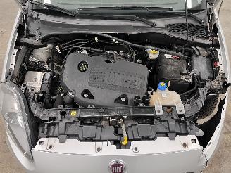 Fiat Punto Evo 0.9 TwinAir Sempre 5-drs Navi Clima picture 14