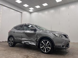 Vaurioauto  passenger cars Nissan Qashqai 1.6i Tekna Panoramadak Navi Clima 2015/6