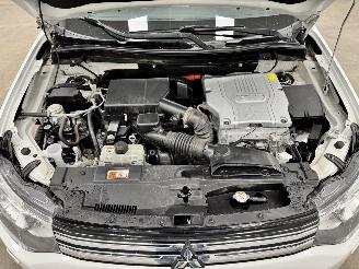 Mitsubishi Outlander 2.0 PHEV 4WD Instyle Navi Clima picture 19