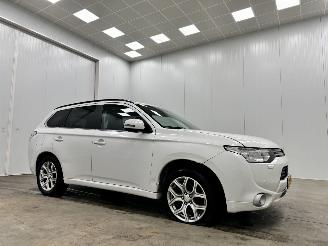 krockskadad bil auto Mitsubishi Outlander 2.0 PHEV 4WD Instyle Navi Clima 2014/11