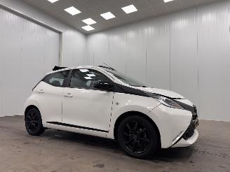 Damaged car Toyota Aygo 1.0 VVT-i x-wave Cabrio 5-drs Airco 2016/8