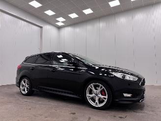 Unfallwagen Ford Focus Wagon 1.5 Titanium Edition Navi Clima 2015/1
