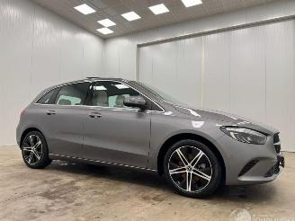 skadebil auto Mercedes B-klasse 180 Luxury Line Panoramadak Navi clima 2024/1