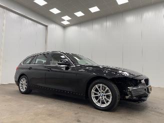krockskadad bil auto BMW 3-serie Touring 318d Autom. Navi Clima 2014/10