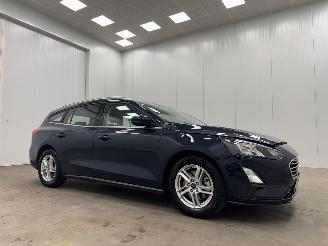 Vaurioauto  passenger cars Ford Focus Wagon 1.0 Hybrid Edition Navi Clima 2020/10