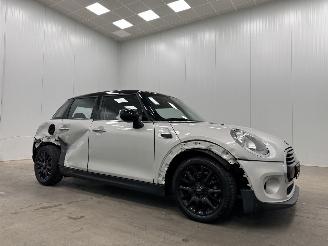 krockskadad bil auto Mini Cooper 1.5i Autom. Cooper Pepper 5-drs Navi Clima 2018/1