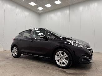 škoda osobní automobily Peugeot 208 1.2 PureTech Signature 5-drs Navi Airco 2018/10