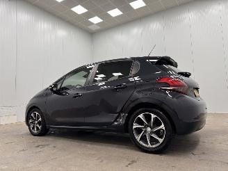 Peugeot 208 1.2 PureTech Signature 5-drs Navi Airco picture 3