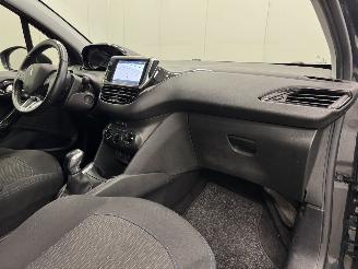 Peugeot 208 1.2 PureTech Signature 5-drs Navi Airco picture 12