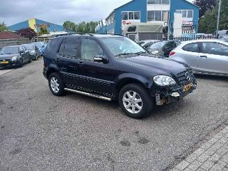 Vaurioauto  passenger cars Mercedes ML ML I (163) SUV 320 3.2 V6 18V (M112.942) [160kW] 2001/11
