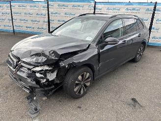 Damaged car Volkswagen Golf Variant 2.0 TDI 110 kW Goal 2024/10