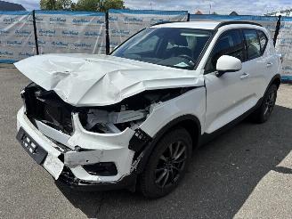 damaged passenger cars Volvo XC40 T3 Momentum Pro 2WD 120 KW 2019/5