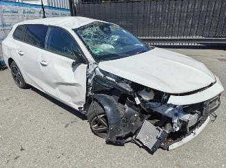 Damaged car Opel Astra Sports Tourer GS. 1.2 Turbo (96 kW/130 PS) AT-8 Start/Stop 2024/10