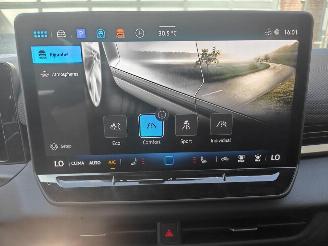 Volkswagen T-Roc 1.5 eTSI 110 kW R-Line picture 32