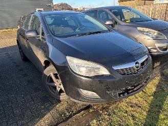 damaged passenger cars Opel Astra  2010/11