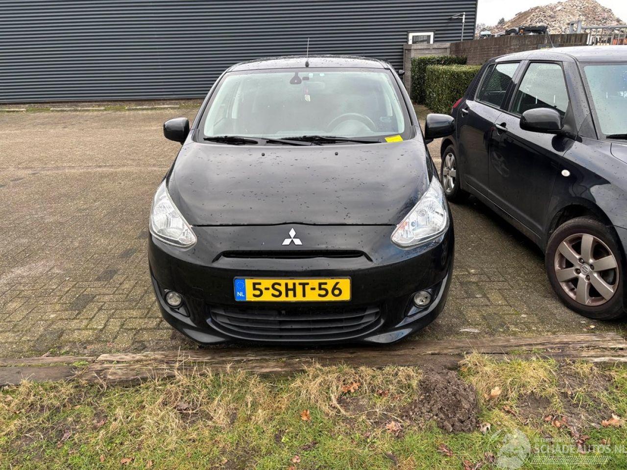 Mitsubishi Space-star 1.0 12V Hatchback  Benzine 999cc 52kW (71pk) FWD 2012-05 (A05) 3A90