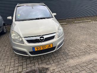 Opel Zafira  picture 2