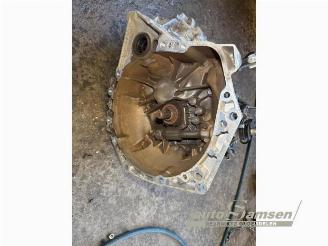 Peugeot 108 108, Hatchback, 2014 1.0 12V VVT-i picture 16