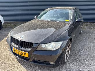 Vaurioauto  passenger cars BMW 3-serie 3 serie (E90) Sedan 2005 / 2011 - 318i 16V Sedan 4Dr Benzine 1.995cc 95kW (129pk) RWD 2005-09/2007-08 (PF71; PF72; VA51; VA52; VG51; VG52) N46B20B 2006/4