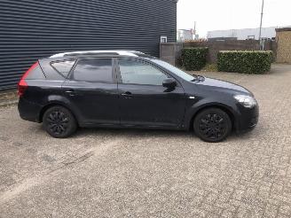 Kia Cee d Cee\'d Sporty Wagon (EDF) Combi 2007 / 2012 - 1.6 CVVT 16V Combi/o  Benzine 1.596cc 92kW (125pk) FWD 2009-06/2012-12 (EDF5PH; EDF5PI) G4FC picture 2